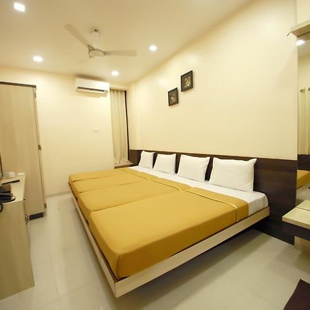 Hotel Madhuri Executive Kolhapur Exterior foto