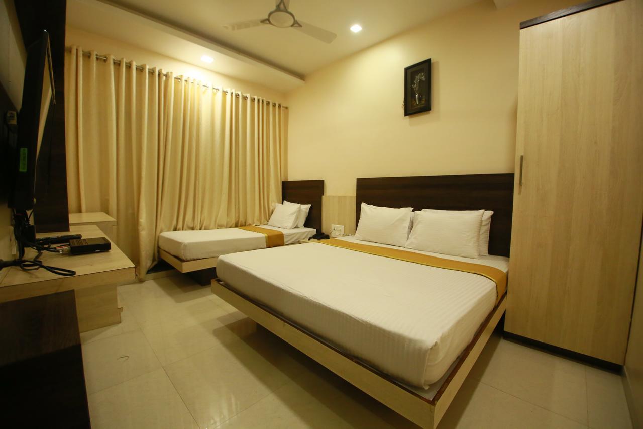 Hotel Madhuri Executive Kolhapur Exterior foto